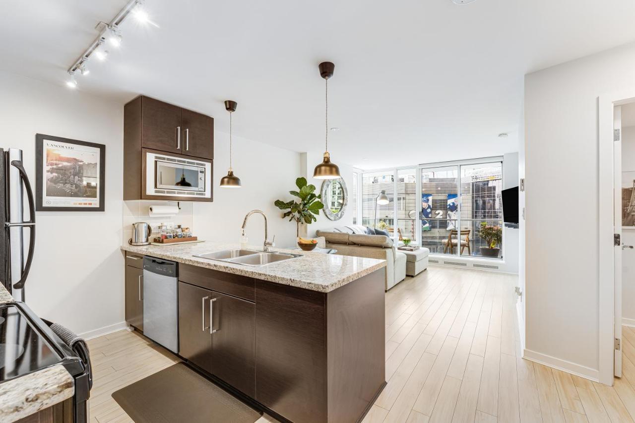 Heart Of Downtown 1 Bd Entire Condo - Pool, Gym, Parking, Office, Ac Βανκούβερ Εξωτερικό φωτογραφία