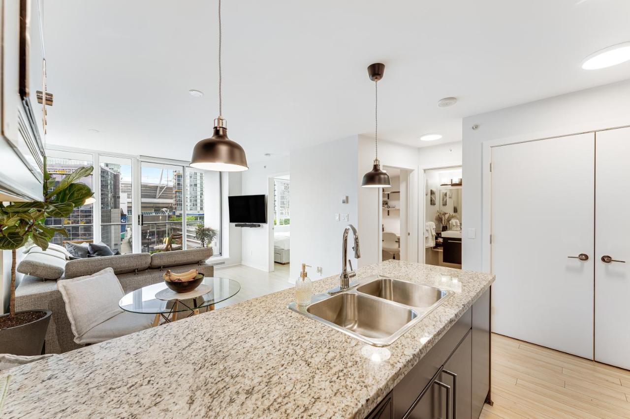 Heart Of Downtown 1 Bd Entire Condo - Pool, Gym, Parking, Office, Ac Βανκούβερ Εξωτερικό φωτογραφία