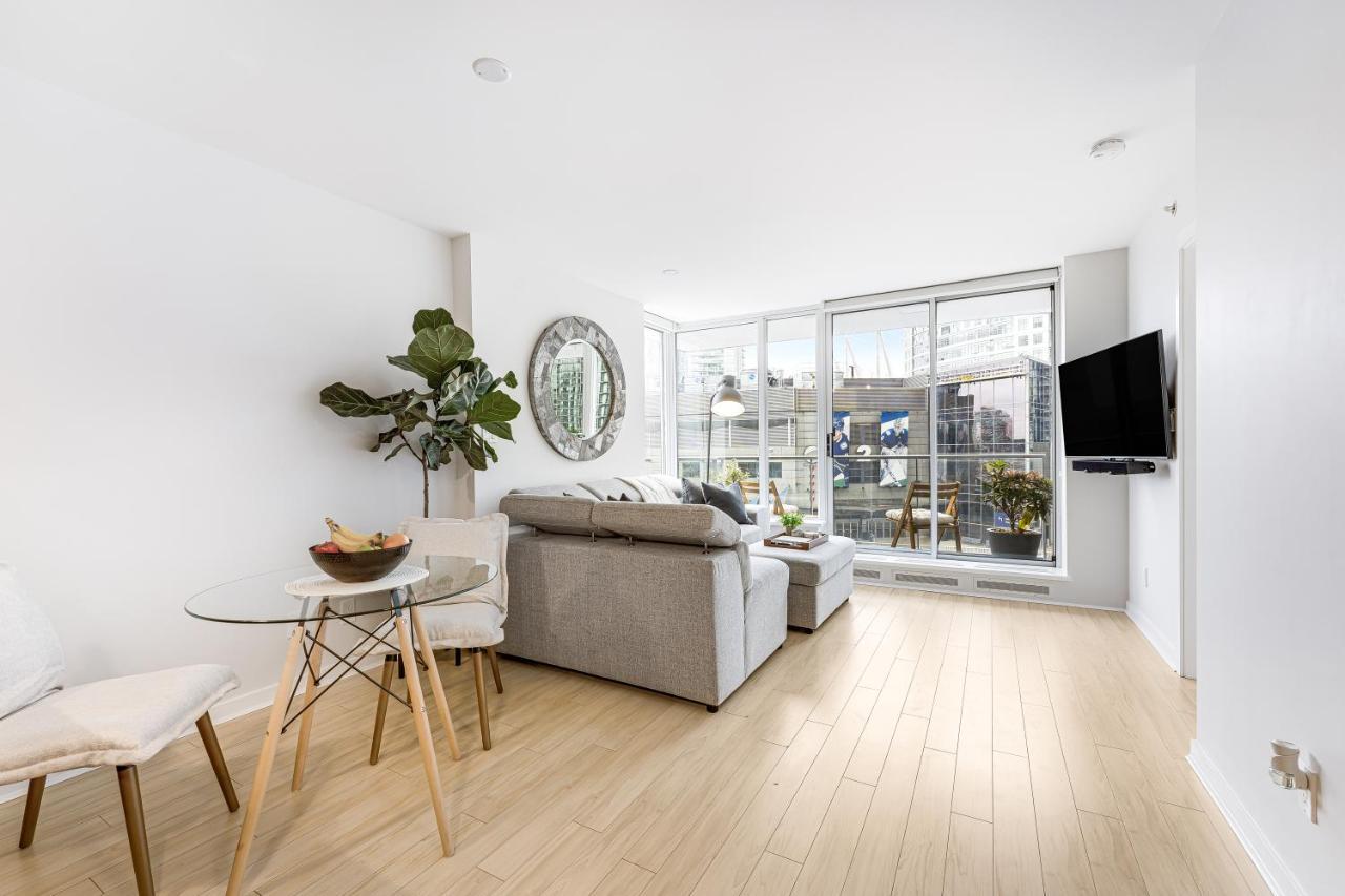 Heart Of Downtown 1 Bd Entire Condo - Pool, Gym, Parking, Office, Ac Βανκούβερ Εξωτερικό φωτογραφία