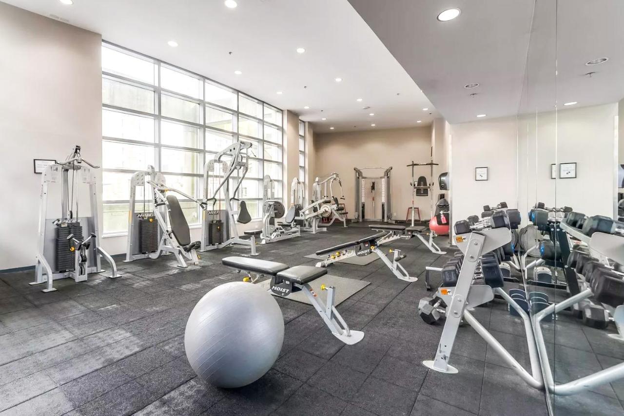 Heart Of Downtown 1 Bd Entire Condo - Pool, Gym, Parking, Office, Ac Βανκούβερ Εξωτερικό φωτογραφία