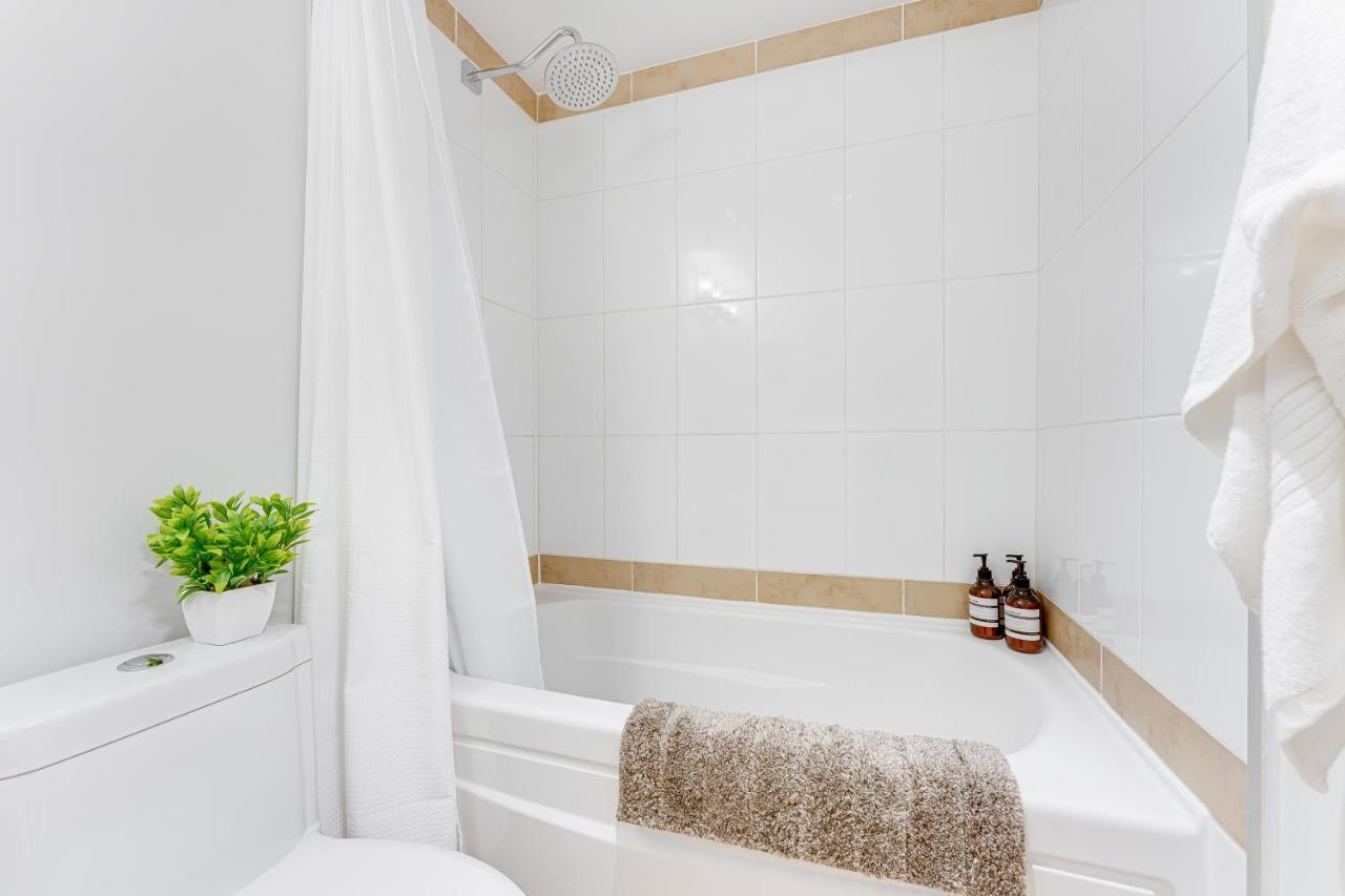 Heart Of Downtown 1 Bd Entire Condo - Pool, Gym, Parking, Office, Ac Βανκούβερ Εξωτερικό φωτογραφία