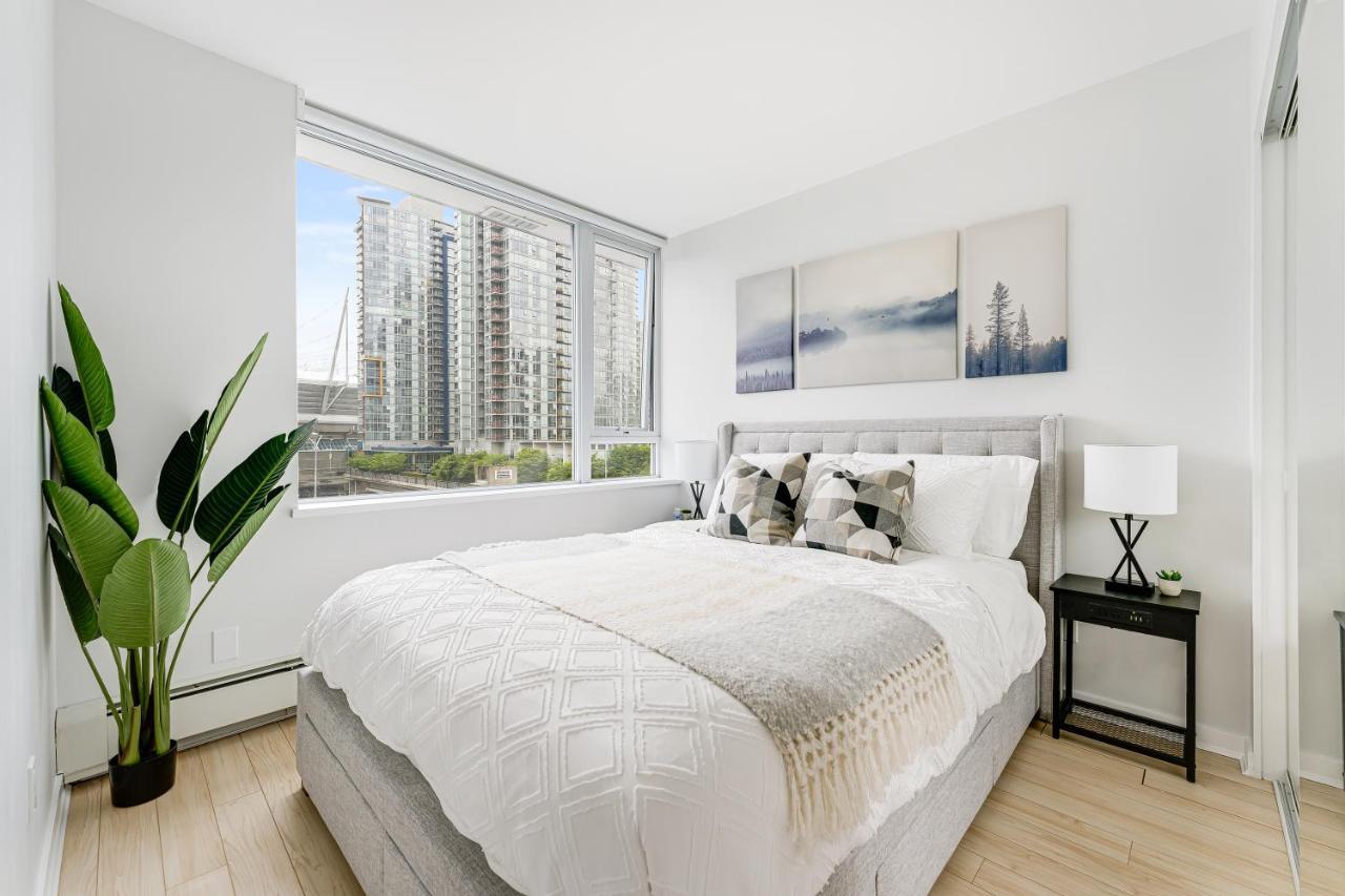 Heart Of Downtown 1 Bd Entire Condo - Pool, Gym, Parking, Office, Ac Βανκούβερ Εξωτερικό φωτογραφία