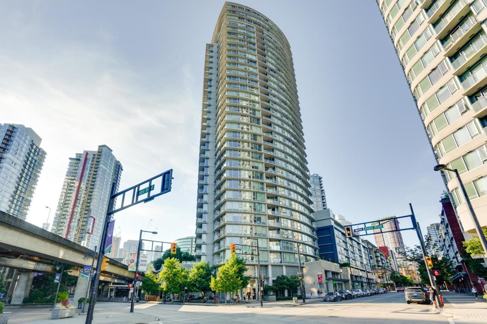 Heart Of Downtown 1 Bd Entire Condo - Pool, Gym, Parking, Office, Ac Βανκούβερ Εξωτερικό φωτογραφία